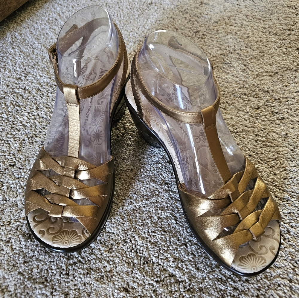 Women's Metallic Gold Slingback Sandals